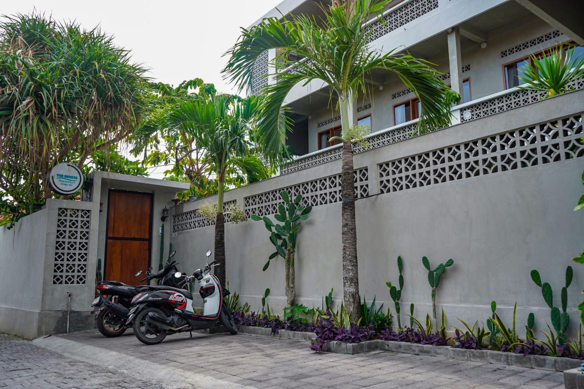 The Breeze Stay And Surf Canggu Екстериор снимка