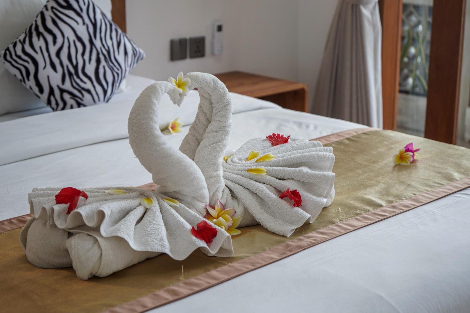 The Breeze Stay And Surf Canggu Екстериор снимка