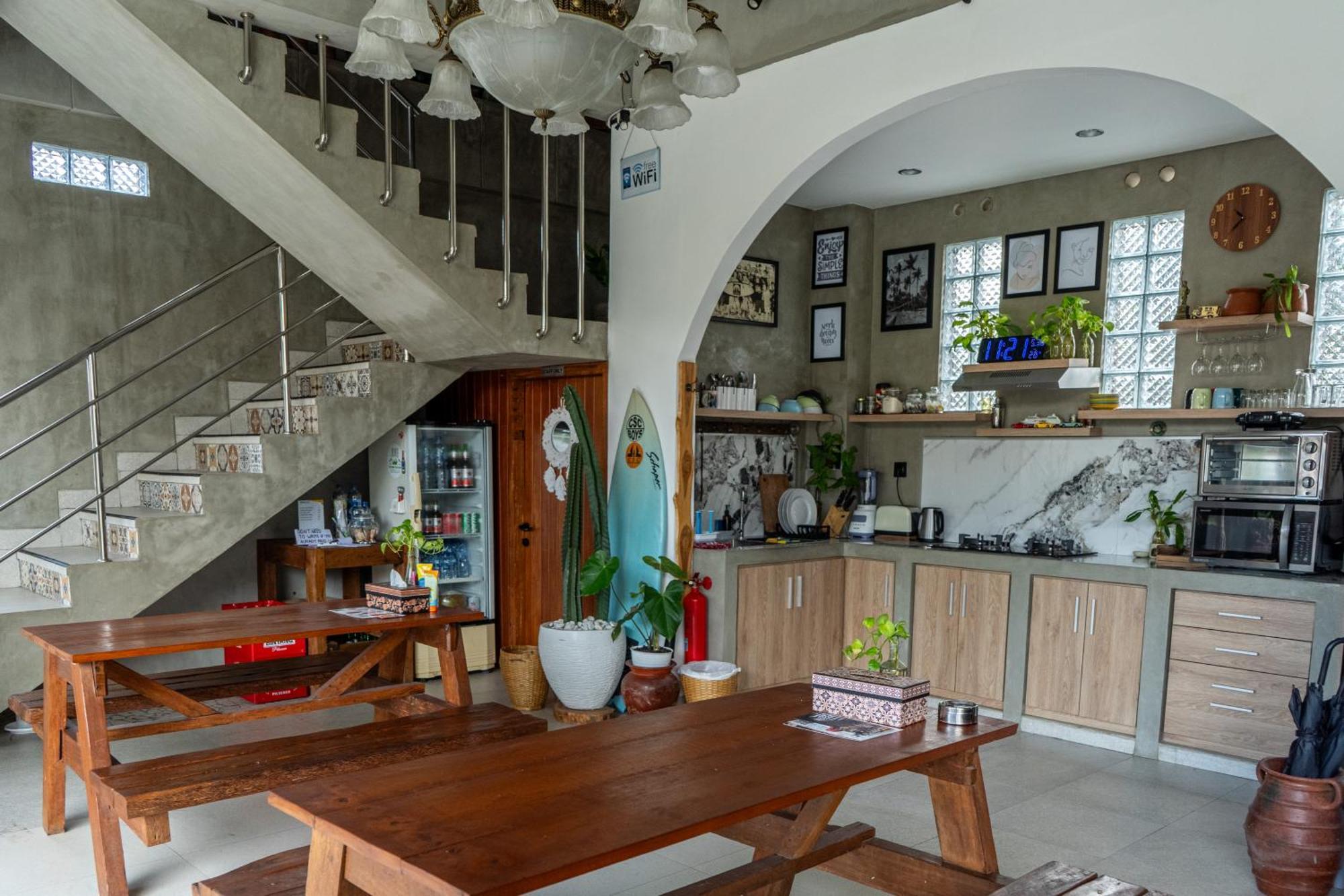 The Breeze Stay And Surf Canggu Екстериор снимка