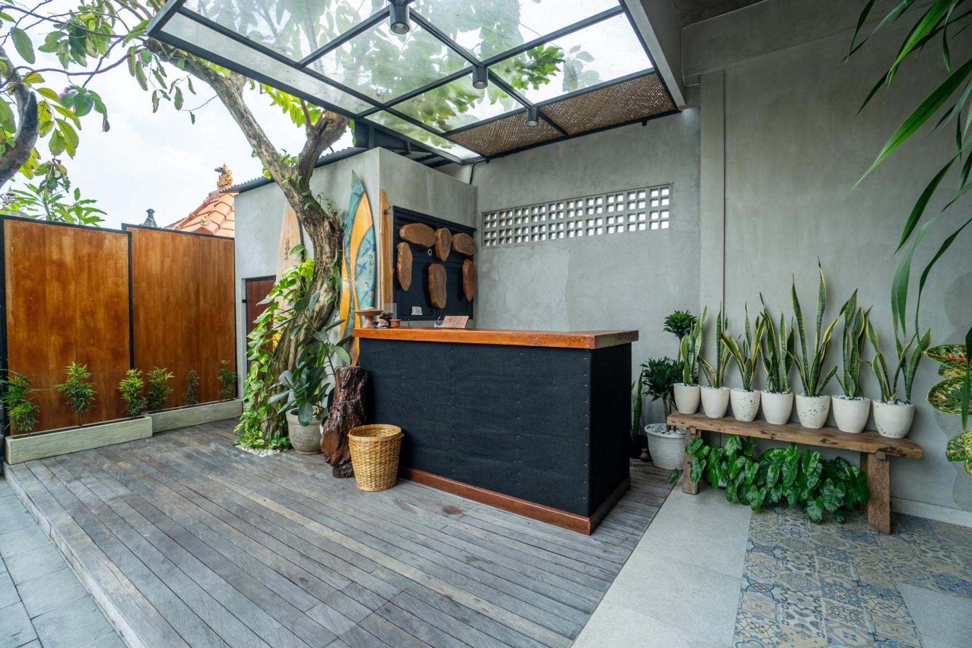 The Breeze Stay And Surf Canggu Екстериор снимка