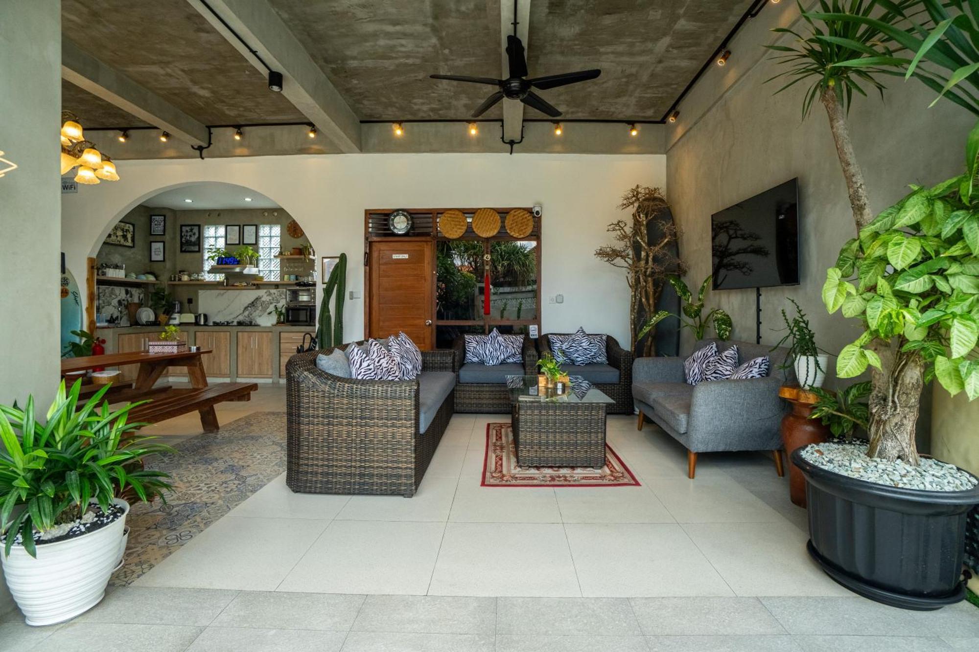 The Breeze Stay And Surf Canggu Екстериор снимка