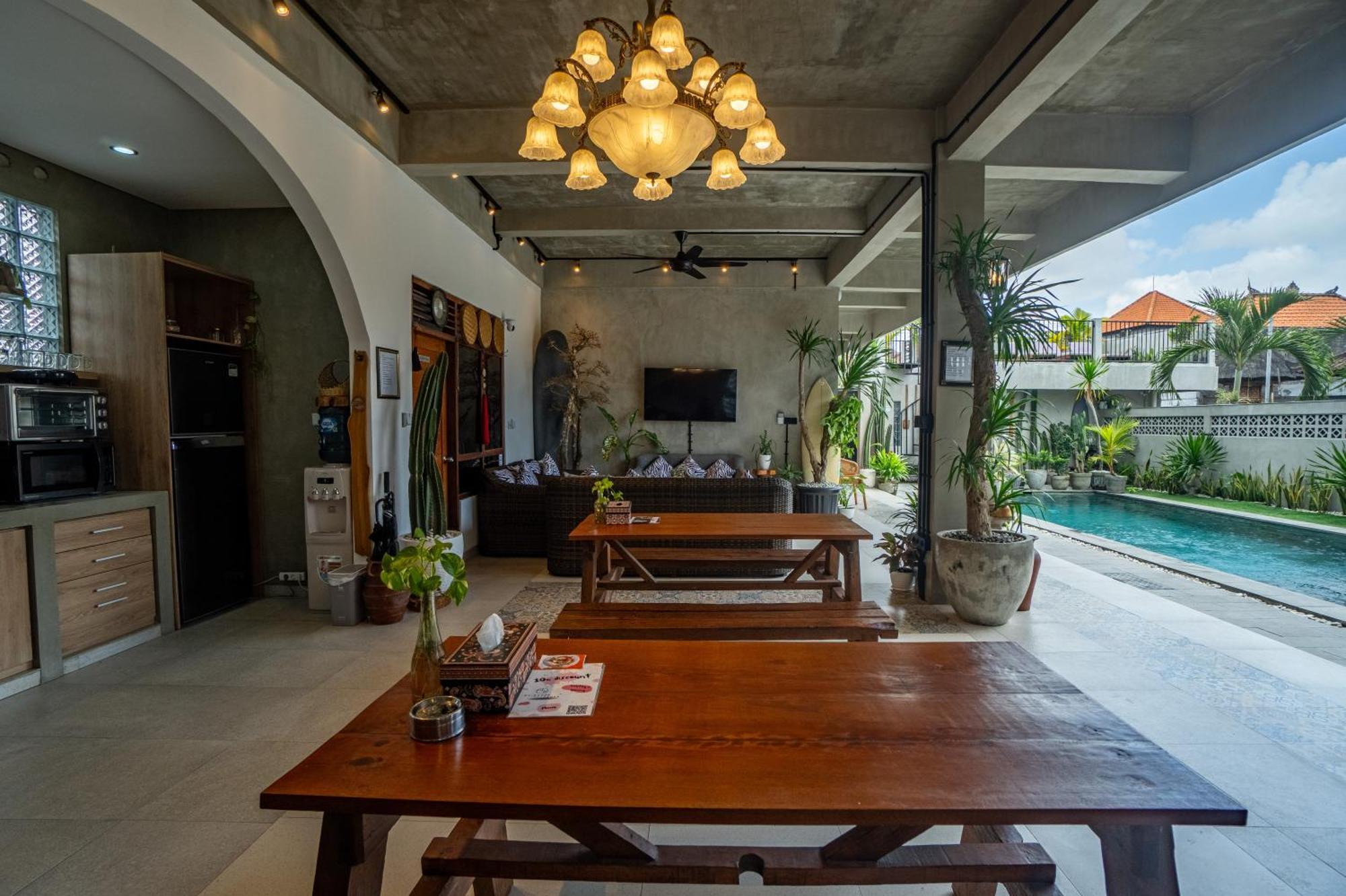The Breeze Stay And Surf Canggu Екстериор снимка