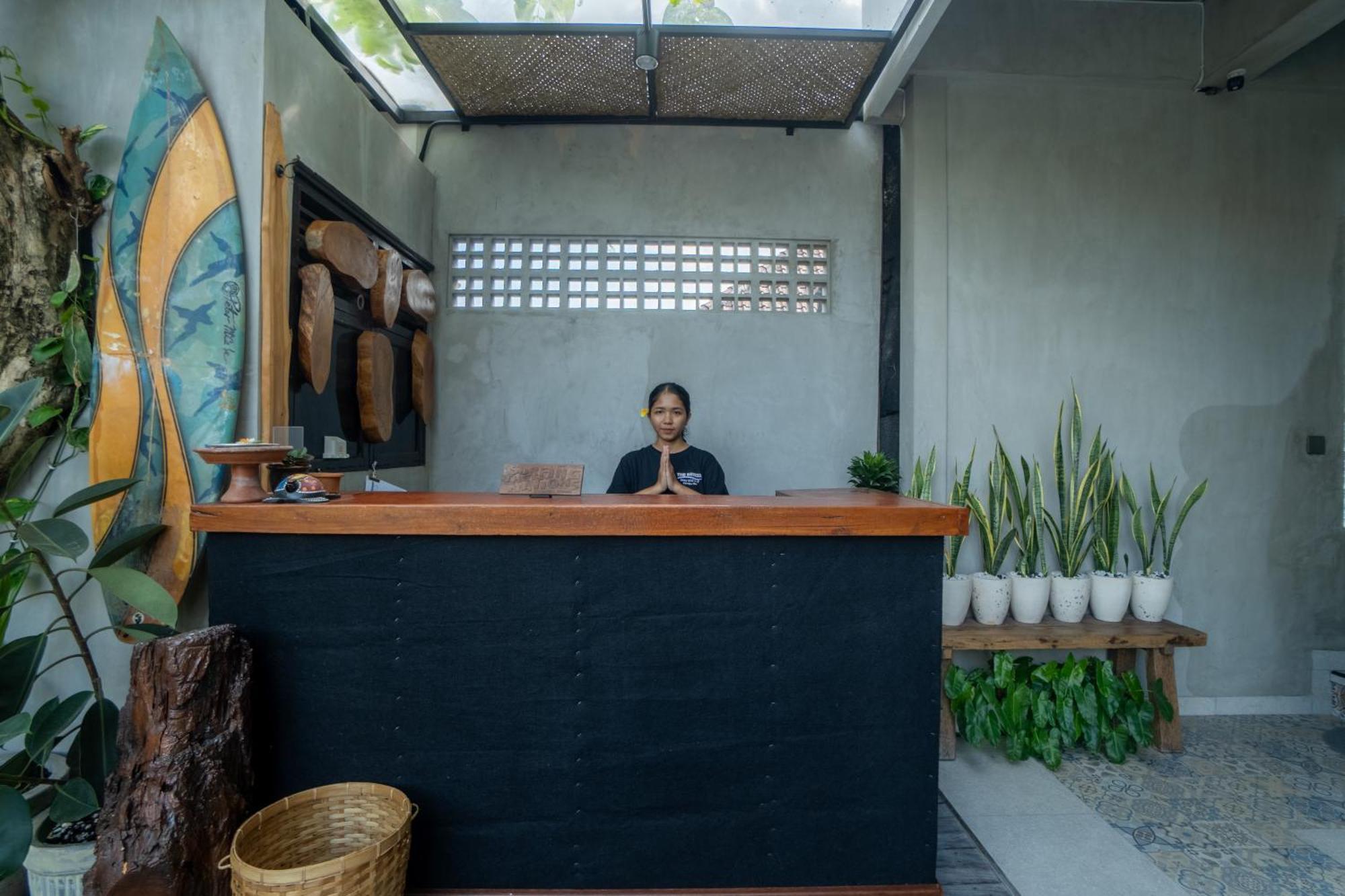 The Breeze Stay And Surf Canggu Екстериор снимка